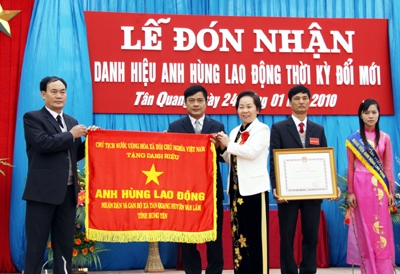 Xã Tân Quang Đón nhận danh hiệu Anh hùng lao động thời kỳ đổi mới